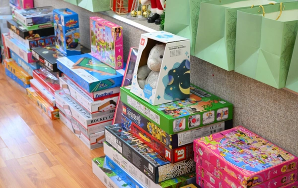 Leyla Əliyeva, Arzu Əliyeva və Alena Əliyeva 5 nömrəli internat tipli xüsusi ümumtəhsil məktəbində olublar