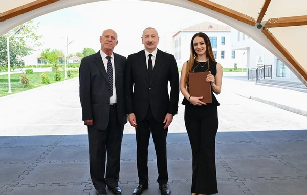 Prezident və birinci xanım Cəbrayıl rayonunun Şükürbəyli kəndinə köçən sakinlərlə görüşüblər