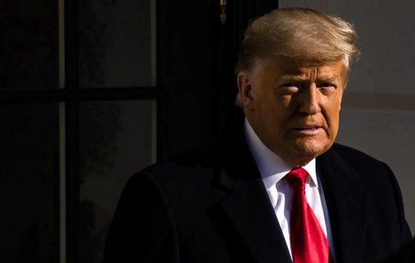 Tramp jurnalistin sualına görə onu təhqir etdi