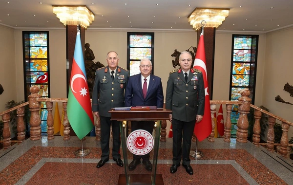 Kərim Vəliyev Ankarada Türkiyənin milli müdafiə naziri ilə görüşüb