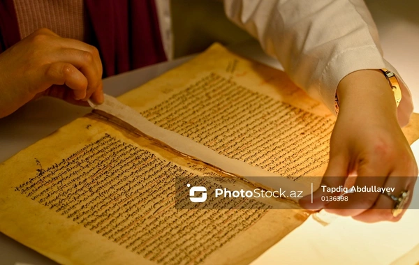 Parlamentin təntənəli açılışının olduğu, bayrağın qəbul edildiyi tarixi binadan REPORTAJ