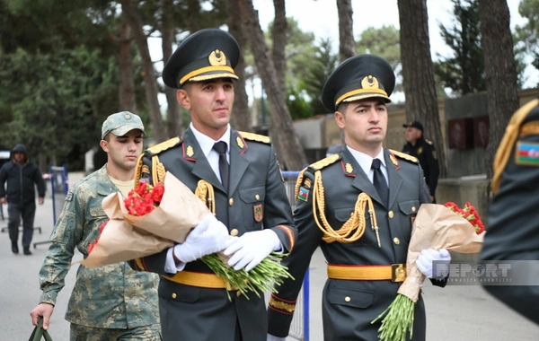 Dövlət rəsmiləri Hərbi Memorial Məzarlığı ziyarət ediblər