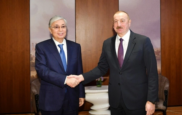 İlham Əliyev Tokayevi doğum günü münasibətilə təbrik edib