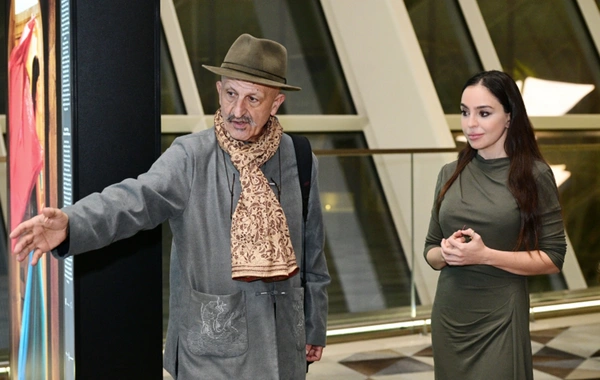 Leyla Əliyeva "Yüksələn işıq" sərgisində iştirak edib