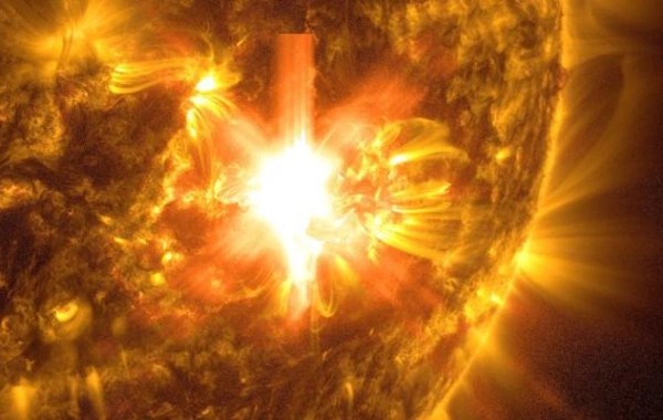 Günəşdə ard-arda dörd güclü partlayış baş verib