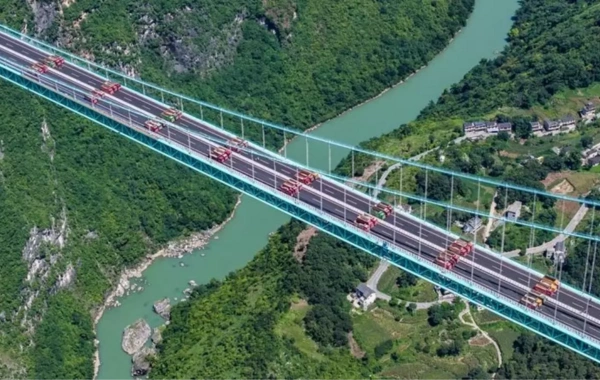 Çində dünyanın ən böyük körpüsü istifadəyə verildi