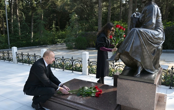 Ilham Aliyev and Mehriban Aliyeva visited the grave of the national leader Heydar Aliyev