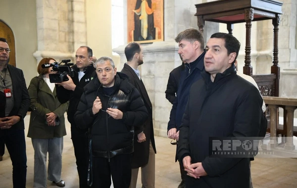 Xarici diplomatlar Şuşada Qazançı kilsəsinə baş çəkib