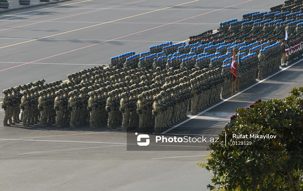 Bakıdakı hərbi paraddan maraqlı FOTOLAR