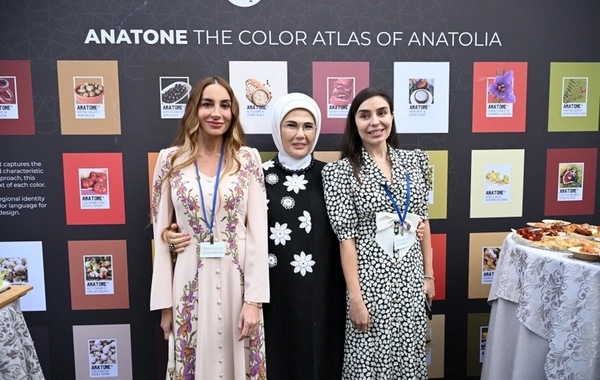 Leyla Əliyeva və Arzu Əliyeva Nyu-Yorkda sərgidə iştirak ediblər