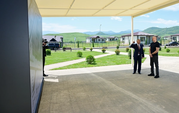 Prezident İlham Əliyev Xocalıda hərbi qulluqçular üçün nəzərdə tutulan fərdi evlərdə yaradılmış şəraitlə tanış olub