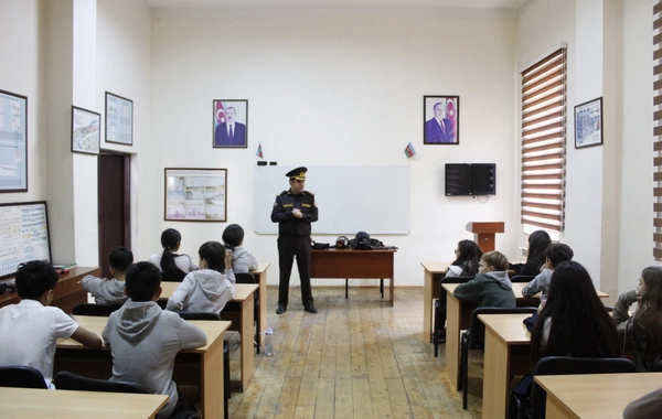 FHN şagird və müəllimlərlə təlim keçirdi