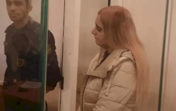 Sevgilisini yatdığı yerdə bıçaqlayan 18 yaşlı Səbinəyə HÖKM OXUNDU