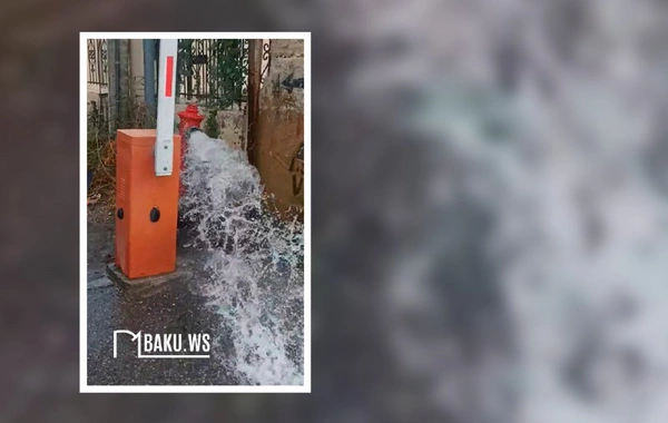 Xırdalanda hidrant partladı, su küçəboyu axıb getdi