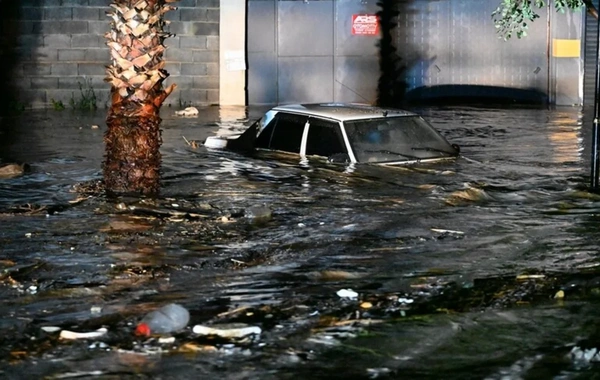 Türkiyədə güclü yağış səbəbindən 2 nəfər ölüb, avtomobilləri sel aparıb, infrastruktura ciddi ziyan dəyib