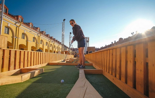 Azərbaycanlı milyarder Rusiyada böyük otel aldı