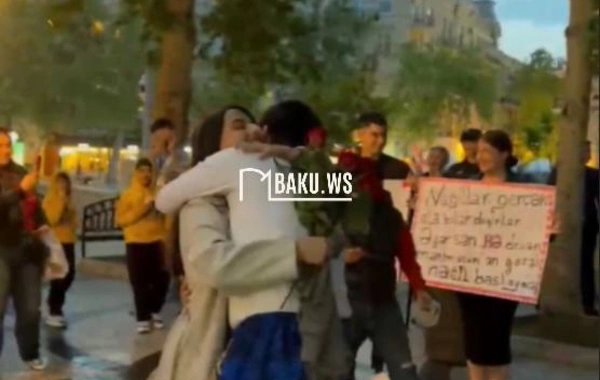 Bakının mərkəzində maraqlı evlilik təklifi