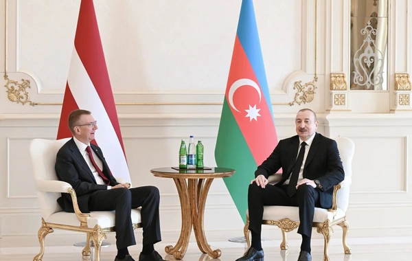 İlham Əliyevin Latviya Prezidenti ilə təkbətək görüşü olub