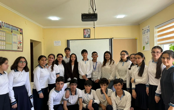 16 yaşlı yeniyetmə 5 kitabın müəllifidir - Bakı məktəbində vunderkind oxuyur