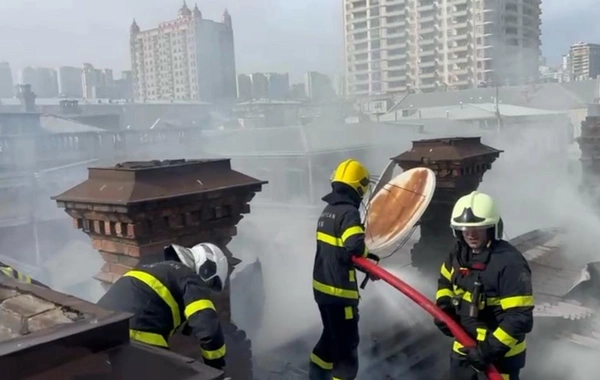 Bakının mərkəzindəki YANĞIN SÖNDÜRÜLDÜ