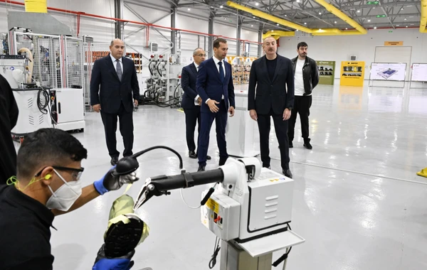 Prezident Ağdam Sənaye Parkında görülən işlərlə tanış olub, zavodların açılışlarında iştirak edib