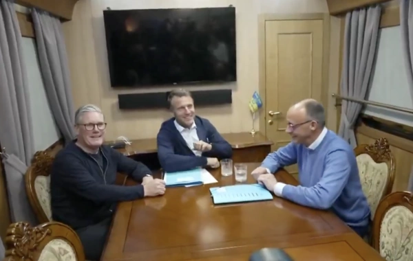 Скандальное видео: Макрон, Стармер и Мерц с белым порошком после визита в Киев
