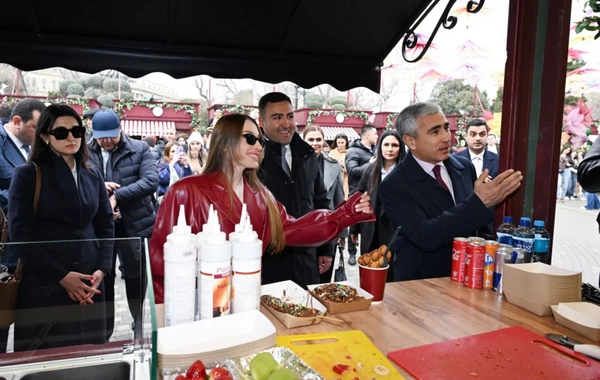 Alyona Əliyeva Novruz yarmarkasını ziyarət edib