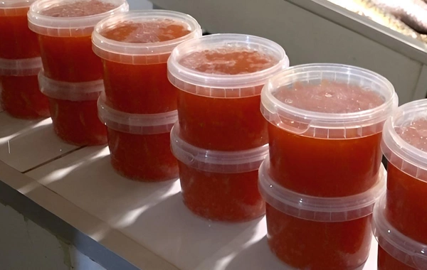 Bakıdakı bazarlardan birində balıq kürüsü satışında ciddi nöqsanlar aşkarlanıb