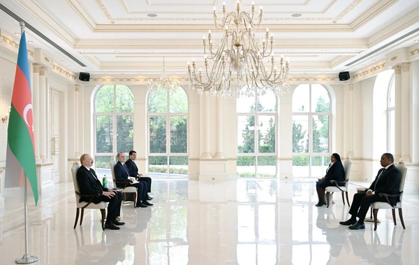 İlham Əliyev Esvatininin Azərbaycana yeni təyin olunmuş səfirini qəbul edib