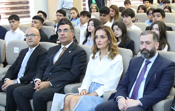 SOCAR-ın Bakı Ali Neft Məktəbinin nəzdində fəaliyyət göstərən Rəqəmsal Biliklər Liseyinin rəsmi açılış mərasimi keçirilib