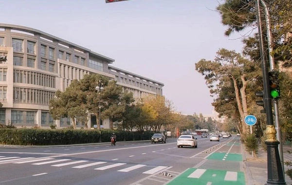 В Баку появился новый регулируемый пешеходный переход