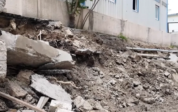 Bakıda divar uçdu, avtomobillər əzildi