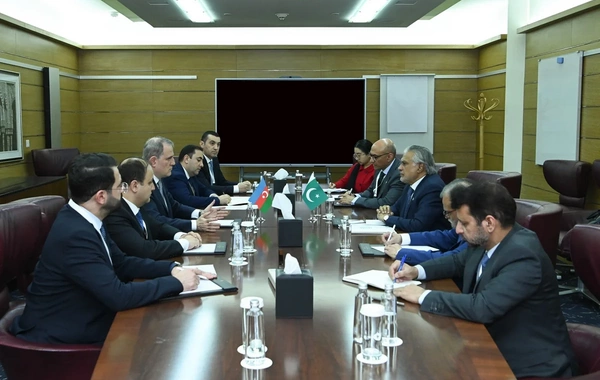 Azərbaycan və Pakistan XİN başçıları regionda gərginliyin azaldılmasının vacibliyini vurğulayıblar