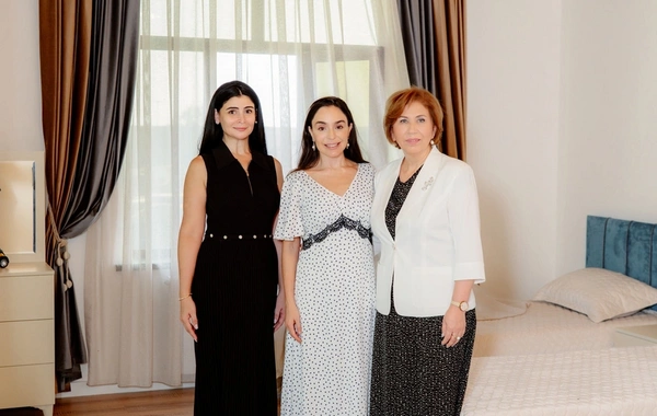 Leyla Əliyeva "Tut Əlimdən" Uşaqlar üçün Sosial Reabilitasiya Mərkəzi ilə tanış olub