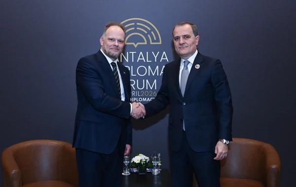 Ceyhun Bayramov NATO rəsmisi ilə enerji təhlükəsizliyi və regional prosesləri müzakirə edib