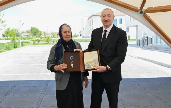 Prezident və birinci xanım Cəbrayıl rayonunun Şükürbəyli kəndinə köçən sakinlərlə görüşüblər