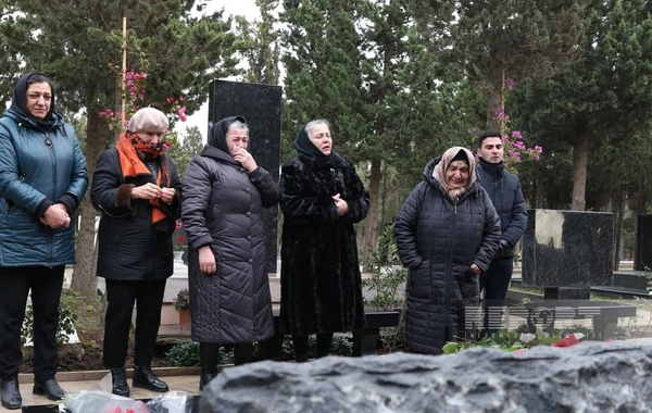 AZAL təyyarəsinin qəzaya uğramasının ildönümü ilə bağlı İkinci Fəxri xiyabanda məzarlar ziyarət edilib