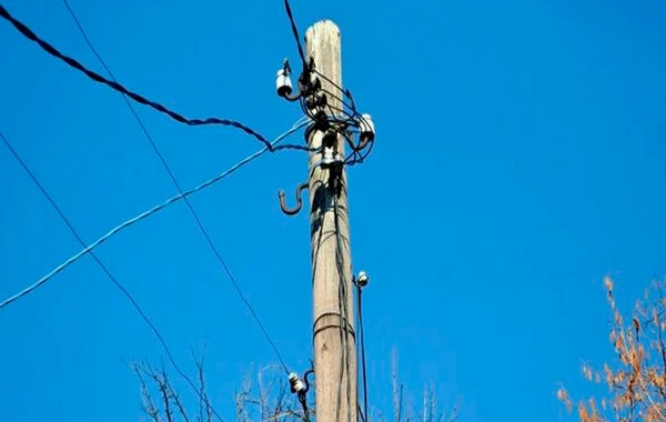 Beyləqan sakini elektrik dirəyindən yıxılaraq ölüb