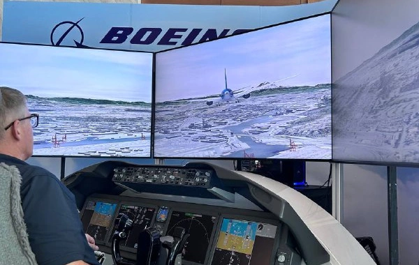 Bakıda AZAL və "Boeing"in birgə təşkilatçılığı ilə uçuş simulyatoru nümayiş olunur