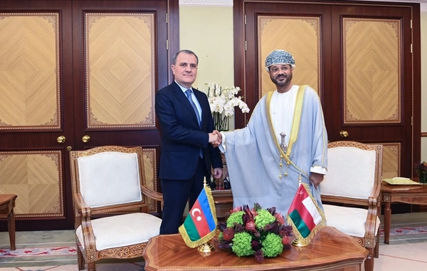 Azərbaycan və Oman XİN başçıları arasında təkbətək görüş keçirilib