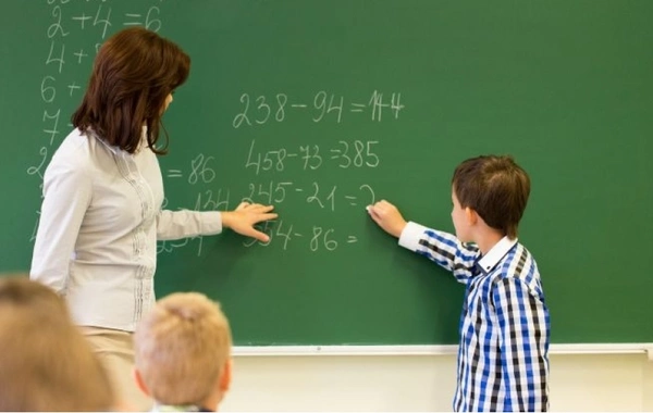 Müəllimlər axşam saat 6-ya kimi məktəbdə qalacaq - Nazir detalları AÇIQLADI