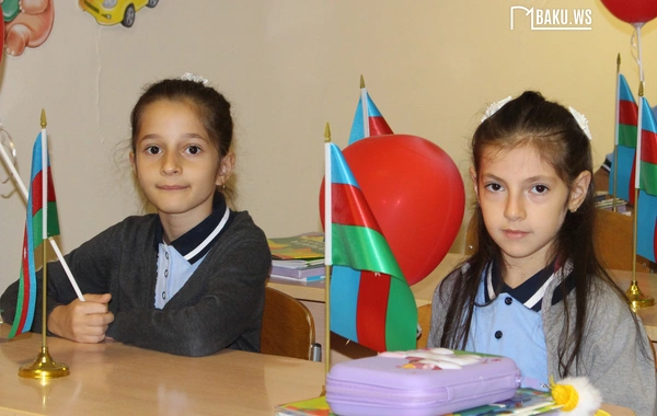 Məktəbin ilk günündən FOTOLAR