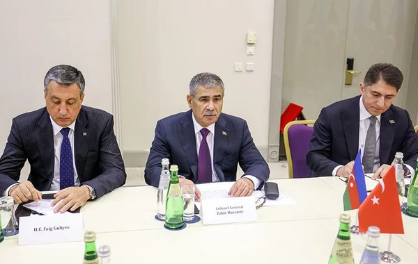 Azərbaycan və Türkiyə müdafiə nazirləri birgə təlimlərin artırılmasını müzakirə ediblər