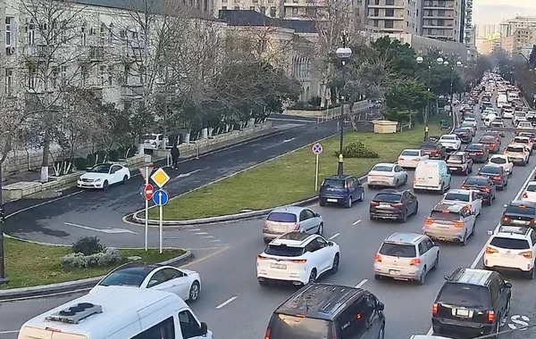 Bakının bir sıra yollarında tıxac yaranıb