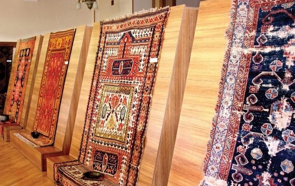 Qərbi Azərbaycan Xronikası: Xalçalar üzərindən oxunan deportasiya yaddaşı