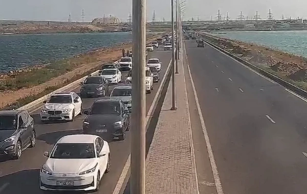 Bakının bir sıra yollarında tıxac yaranıb