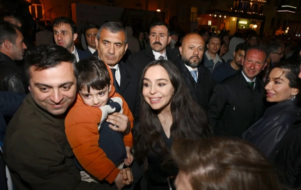 Leyla Əliyeva və Arzu Əliyeva Beynəlxalq Xalça Festivalını ziyarət ediblər