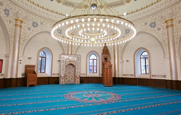 Leyla Əliyeva və Alyona Əliyeva Cümə məscidini ziyarət ediblər