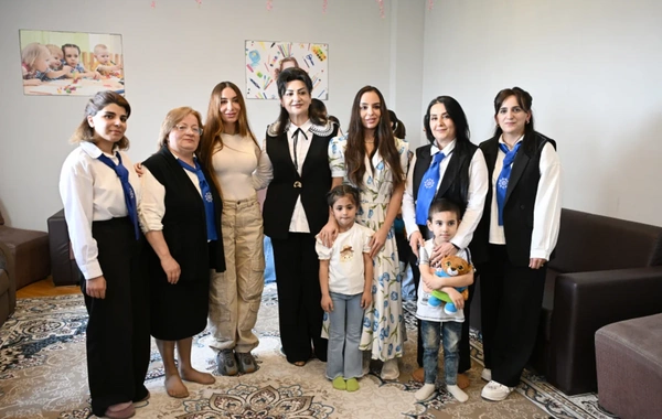 Лейла Алиева и Арзу Алиева посетили в Шеки детский дом учреждения социальных услуг