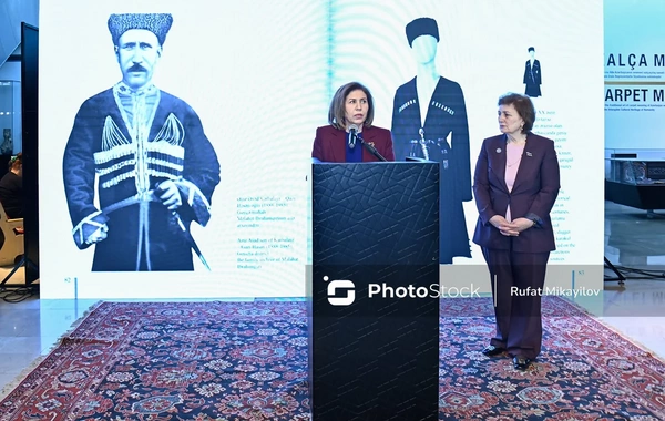 Bakıda "Qərbi azərbaycanlıların milli geyim irsi" albom-kitabın təqdimatı keçirilib